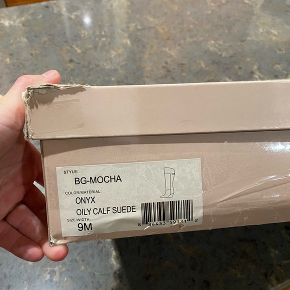 Brand: BCBGeneration Model: BG-Mocha Color: Onyx Oily calf suede Size: 9 - Picture 9 of 10